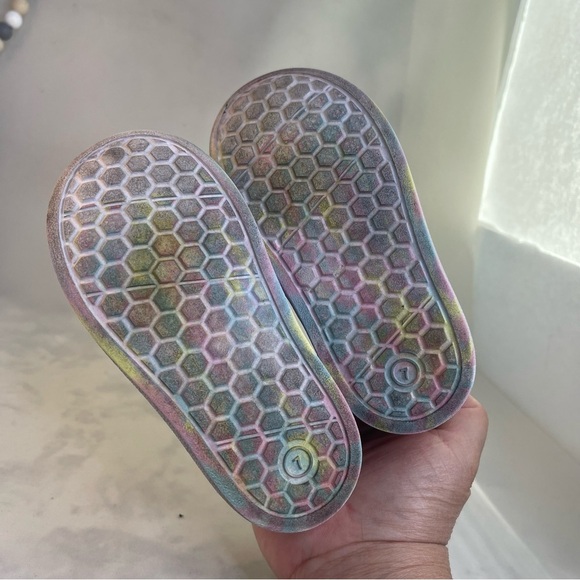 Cat & Jack Blue and Pink Water Shoes with Playful Design size 7 - Picture 5 of 8